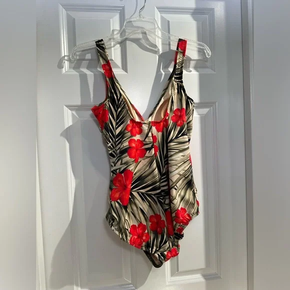 NWOT Size 12 women’s one piece floral print swimsuit. Lands end brand - Picture 4 of 6
